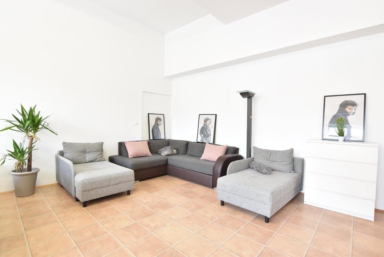 Huge Apartment In Awesome Location With Parking Innsbruck Bagian luar foto