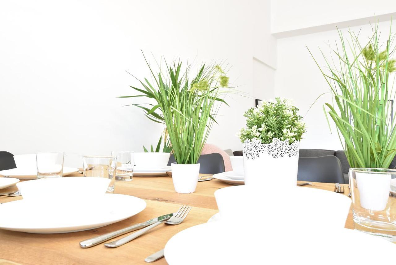 Huge Apartment In Awesome Location With Parking Innsbruck Bagian luar foto