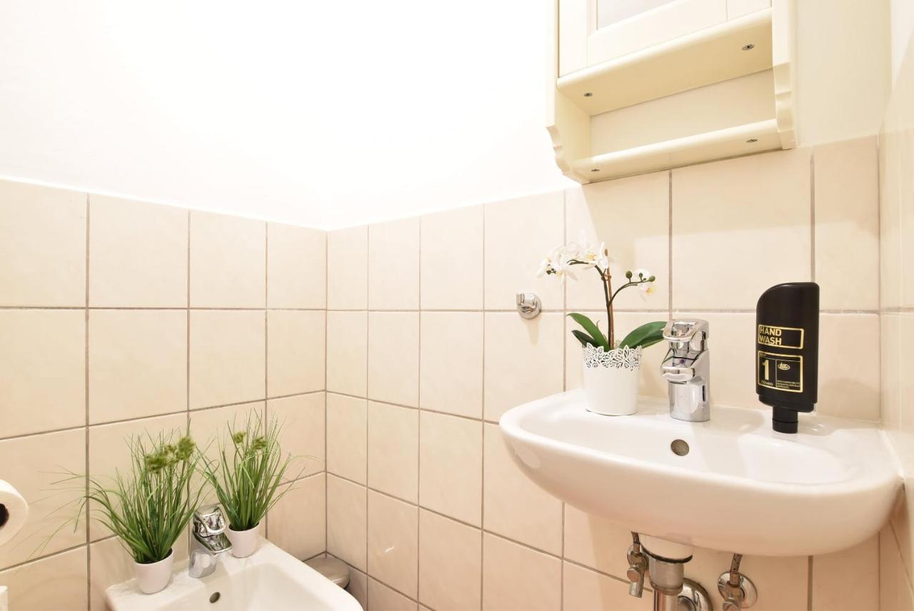 Huge Apartment In Awesome Location With Parking Innsbruck Bagian luar foto