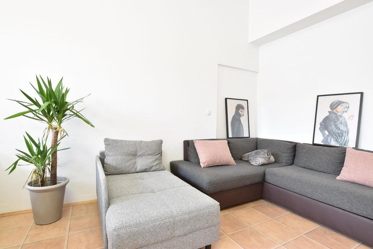 Huge Apartment In Awesome Location With Parking Innsbruck Bagian luar foto